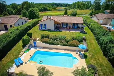 Image de Villa indépendante Supérieure, 2 salles de bain, piscine privée 6 personnes