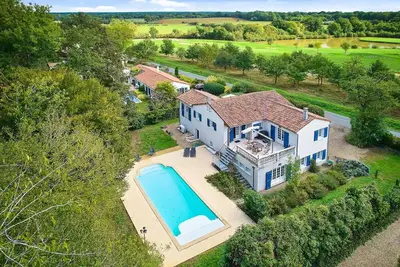 Image de Villa indépendante, 3 salles de bain, piscine privée 8 personnes