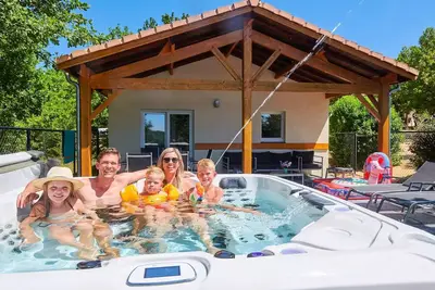 Image de Villa 4 pers. indépendante, 1 salle de bain, vue vallée, jacuzzi 6 personnes