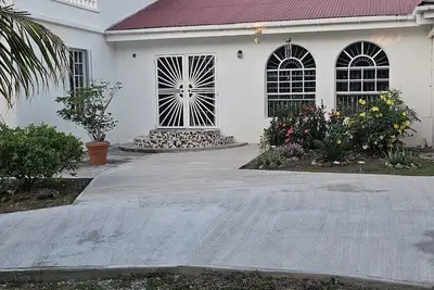 Image de Luxurious 4-bedroom house with Ac, WiFi in marvelous Portsmouth