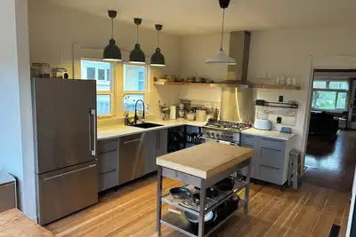 Image de 4-month summer retreat at Gonzales Beach