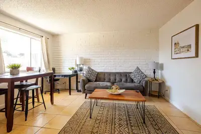 Image de 2br Glendale Getaway • Near Stadium & Entertainment