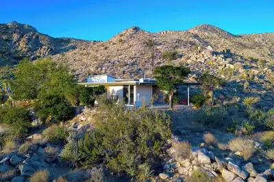 Image de Stylish, Midcentury Desert Escape on 5 Private Acres Minutes From the Park