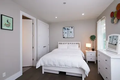 Image de 2025 Family Friendly 3 Bed Rooms house The Chateau - St No. 00177094