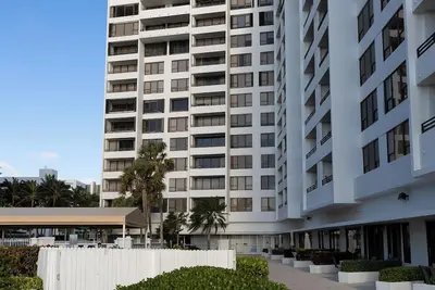 Image de Luxury 2-bedrooms beach condo in Hollywood Beach with direct ocean view, Publix