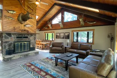 Image de Charming 4-bedroom log home near Glacier National Park