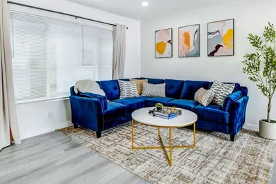 Smart 2br Unit + Parking + Near Dtla #TravelSGV