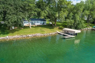 Image de Stunning Eagle Lake - Newly Renovated Cabin