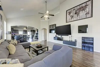 Image de Spacious Round Rock Retreat | Sleeps 16 | Near Kalahari!