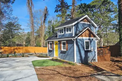 Image de Private Atlanta Tiny House with \nMini Golf Course
