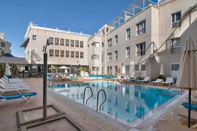 Image de Vacances 'S Q Playa De Sardina' avec vue montagne, piscine partagée et Wi-Fi