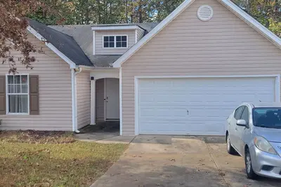 Image de Peaceful Family Retreat in Villa Rica 2br/2ba with Comfort and Charm!
