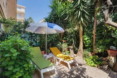 Image de Appartement 'Casa Dei Garofani - Parking gratuit' avec jardin privé