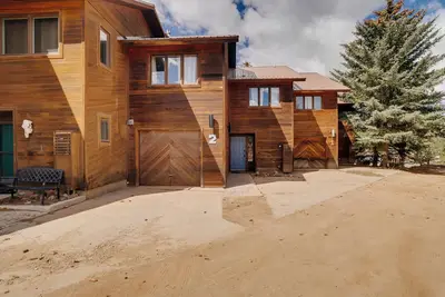 Image de Updated Townhome near Deer shuttle stop