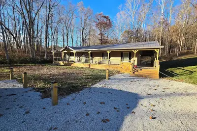 Image de Quiet and modern 3-bedroom cabin near Ash Cave!