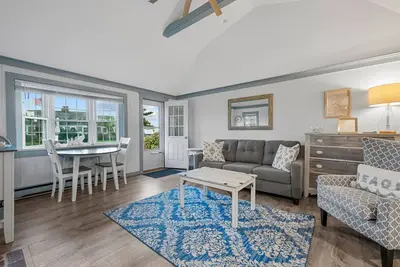 Image de Charming Cottage w/ Partial Ocean Views and Private Beach Access