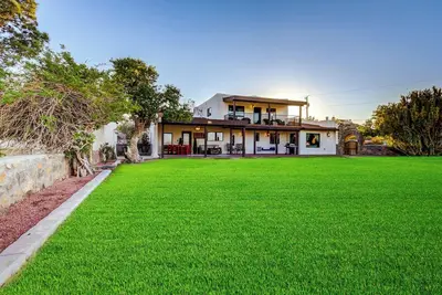 Image de Year-Round Heated Pool: Upscale Estate: Mountain Views