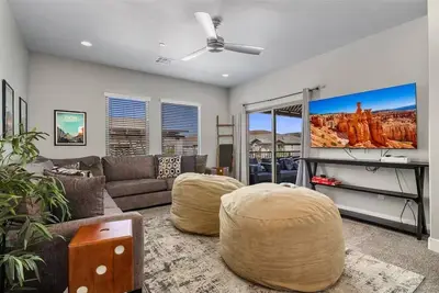 Image de Sale! New Listing! Spacious 6-bedroom in Hurricane - Private Pool, sleeps 22