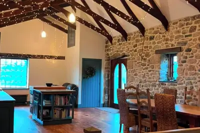 Image de A converted 300yr old barn, valley view-Sleeps 8,