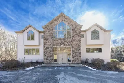 Image de Luxurious 5-bedroom 5. 5 bath house with Ac, WiFi in charming Chadds Ford