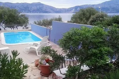 Image de Appartement de deux chambres en face de la plage avec une piscine Povlja, Brac (A-24248-b)