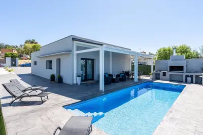 Image de Maison avec piscine et barbecue à 5min plage