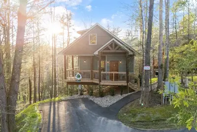 Treehouse Cabin Unit 11 | 24 min from Gatlinburg