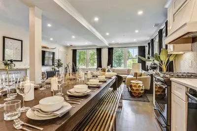 Image de Trendy Glam Oasis | near T