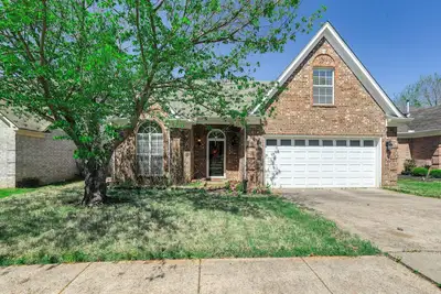Image de 2 Mi to Shelby Farms: Charming Family Home w\/ Yard