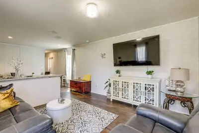 Image de 3 Mi to Cherry Grove Beach: Dog-Friendly Home