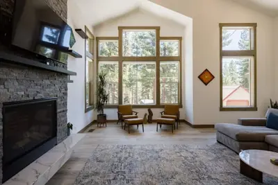 Image de Lux Retreat 4bd/3. 5b North Lake Tahoe w/Hot Tub