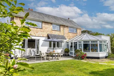 Blue Haze - Family accommodation with private beach access
