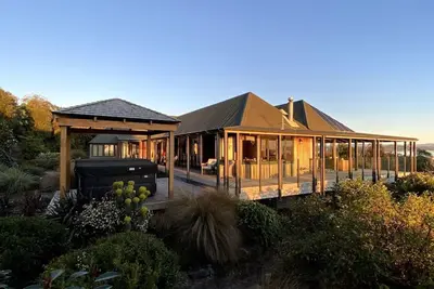 Image de Lake House Escape - private & peaceful luxury living, spacious with incredible lake views