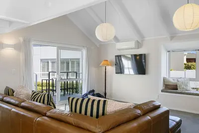 Image de Lake Front Oasis | Across from the Lake with Deck, Courtyard & Space to Relax