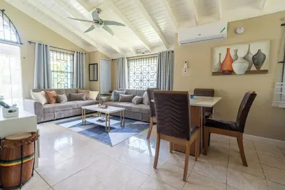 Charming 2br home in Rosevale Estate with Ac, WiFi & all essential appliances.