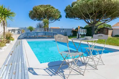 Image de Grande maison avec piscine à 100m de la plage de Paracou – Calme & confort en famille!