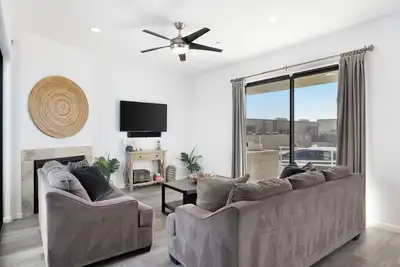 Oceanfront 2br + Rooftop Deck, & Beach Access | Strand Way B
