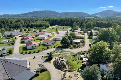 Image de Bungalow aux Monts Zittau avec Piscine