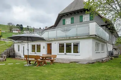 Image de Appartement \"Im Grünen\" avec vue sur les montagnes, jardin privé et Wi-Fi
