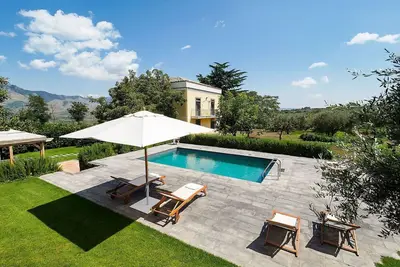 Villa à Randazzo avec 5 chambres à coucher, 10 couchages