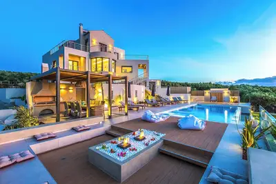 Image de 5' to Beach / Private Heated Pool / Seaview / Gym