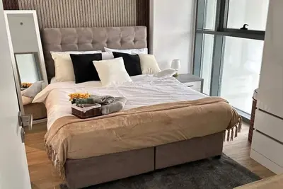 Image de \nIN Abu Dhabi three-bedroom duplex apartment accommodate 4 people. facilities