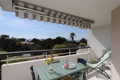 Image de Charmant appartement avec aperçu mer équipé pour 2, climatisé