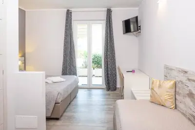 Charming 4-bedroom estate in enchanting Albaré Stazione with Ac, WiFi