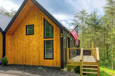 Image de Twin Peaks, Unit 2. Hot Tub, $560 Tickets each paid day