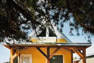 Image de Abraham - Peaceful tiny cabin in historic Nordegg