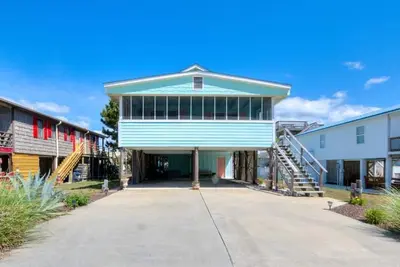 Image de Beautiful 3 Bedroom 2 Bath House, 2nd Row, Ocean Views, Sleeps 7