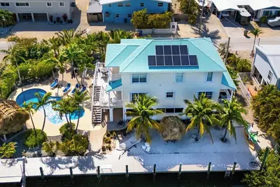 Image de Dolphin Oasis 5 bed 3. 5 bath with 90 ft of dockage