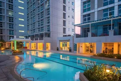 Image de Free Wifi and Netflix | The Linear Makati Crq-1