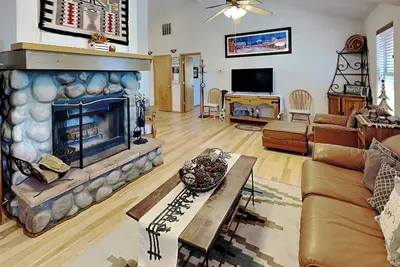 Image de East Mountain View | Incredible Views & Location